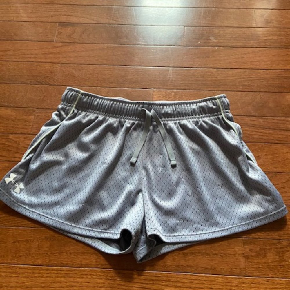 Under Armour Hear Gear Shorts -  girls- size YLG